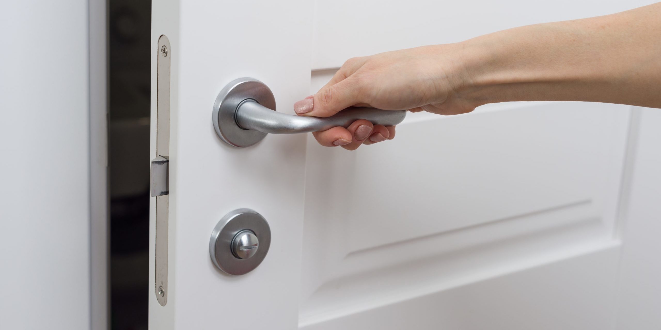 Transmission of SARS CoV-2 Via a door handle