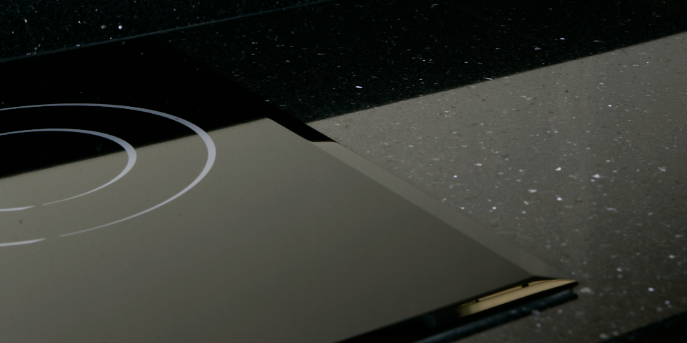 Ceramic cooker & granite worktop