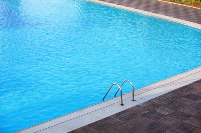 swimming pool swimming pool